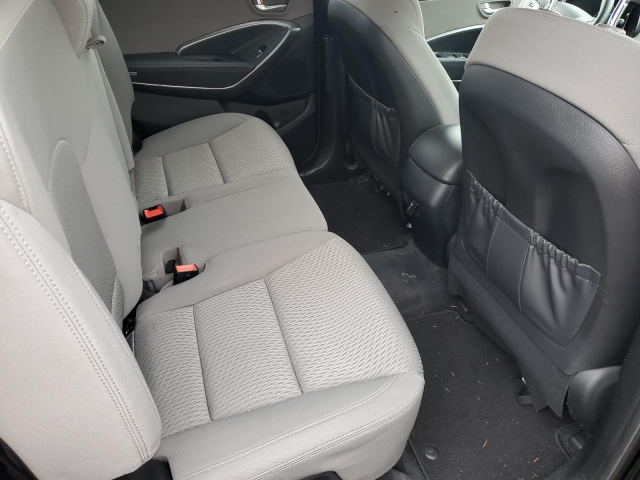 2018 Hyundai Santa Fe - Image 11