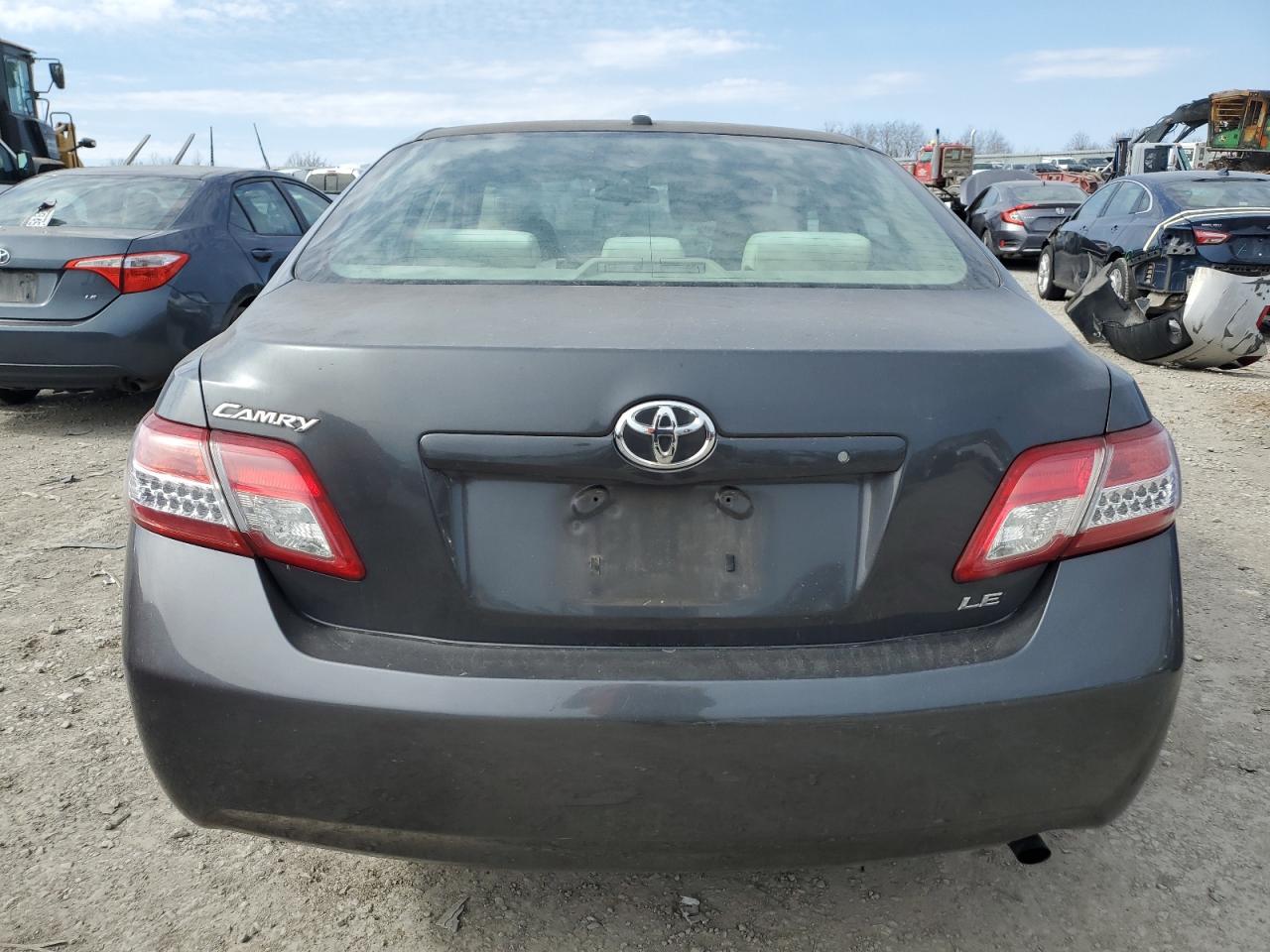 2011 Toyota Camry - Image 6