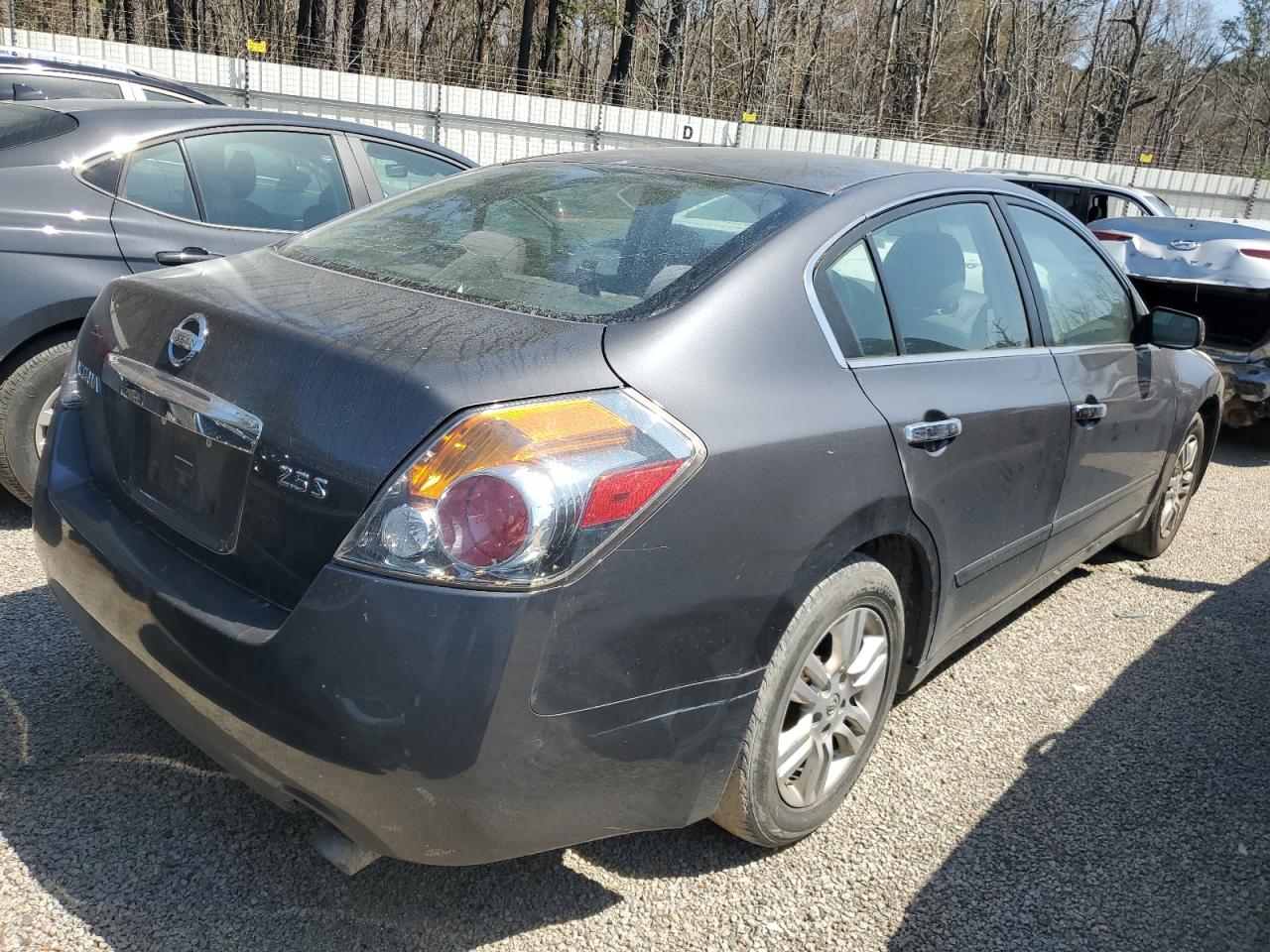 2010 Nissan Altima - Image 3