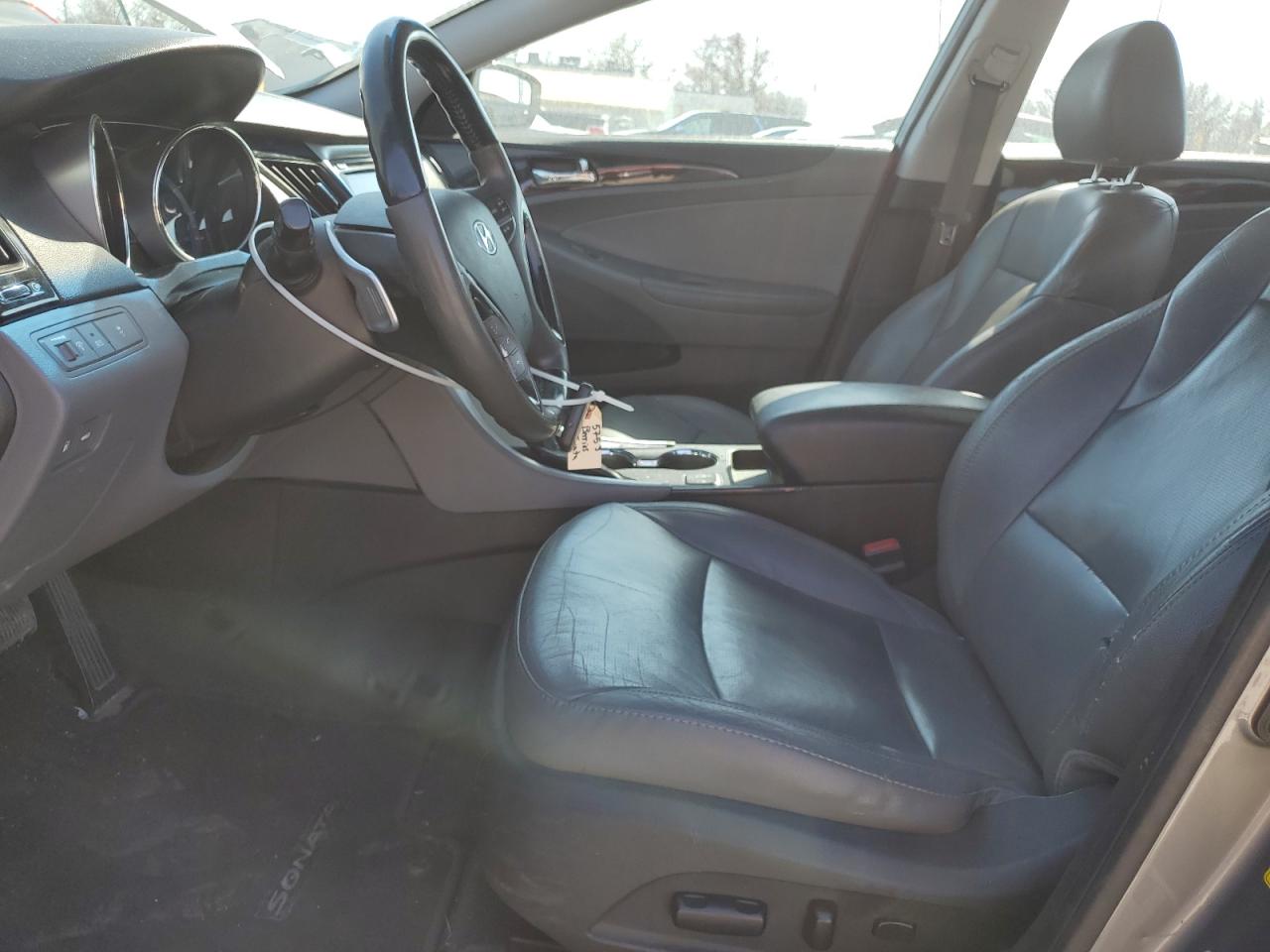2012 Hyundai Sonata - Image 7