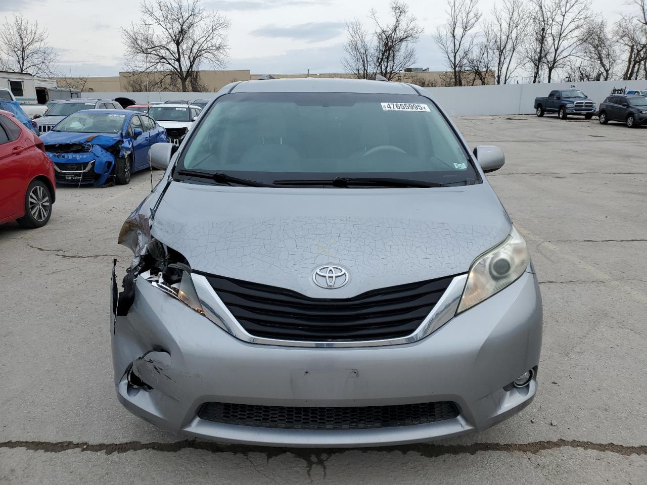 2011 Toyota Sienna - Image 5