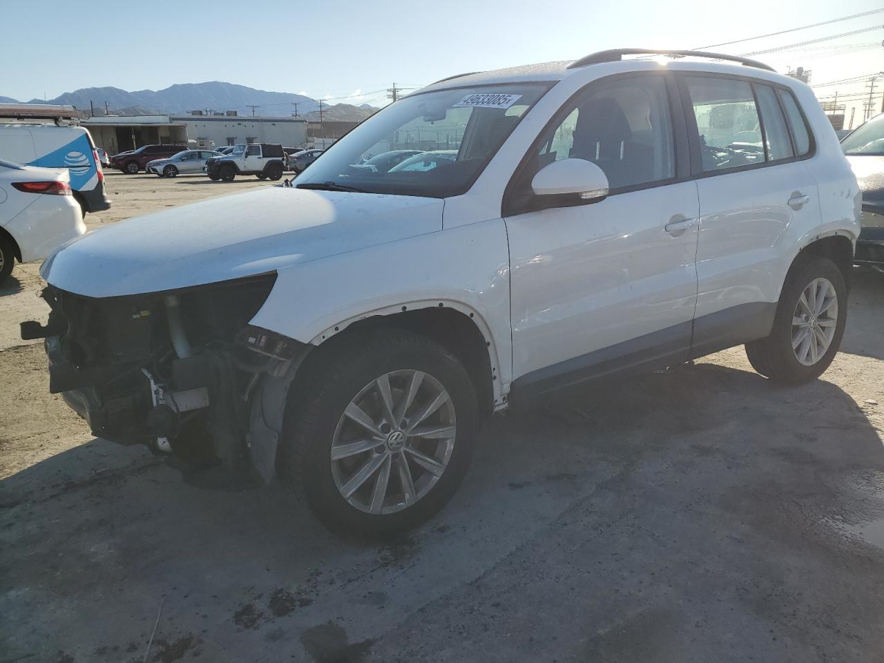 2017 Volkswagen Tiguan S იყიდება Sun Valley-ში, CA - All Over