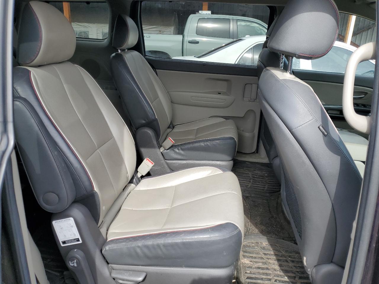 2018 Kia Sedona - Image 11