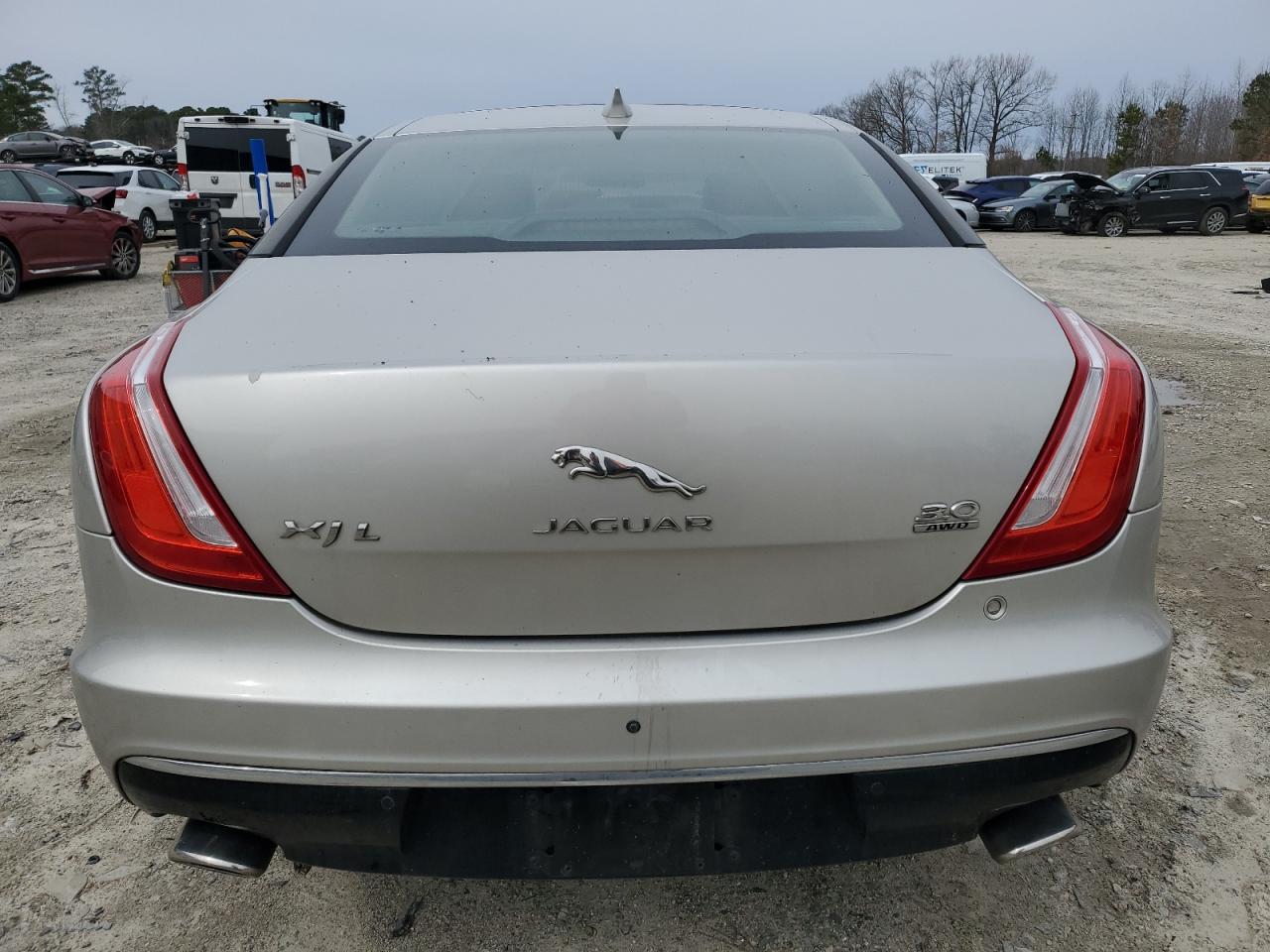2017 Jaguar XJ - Image 6
