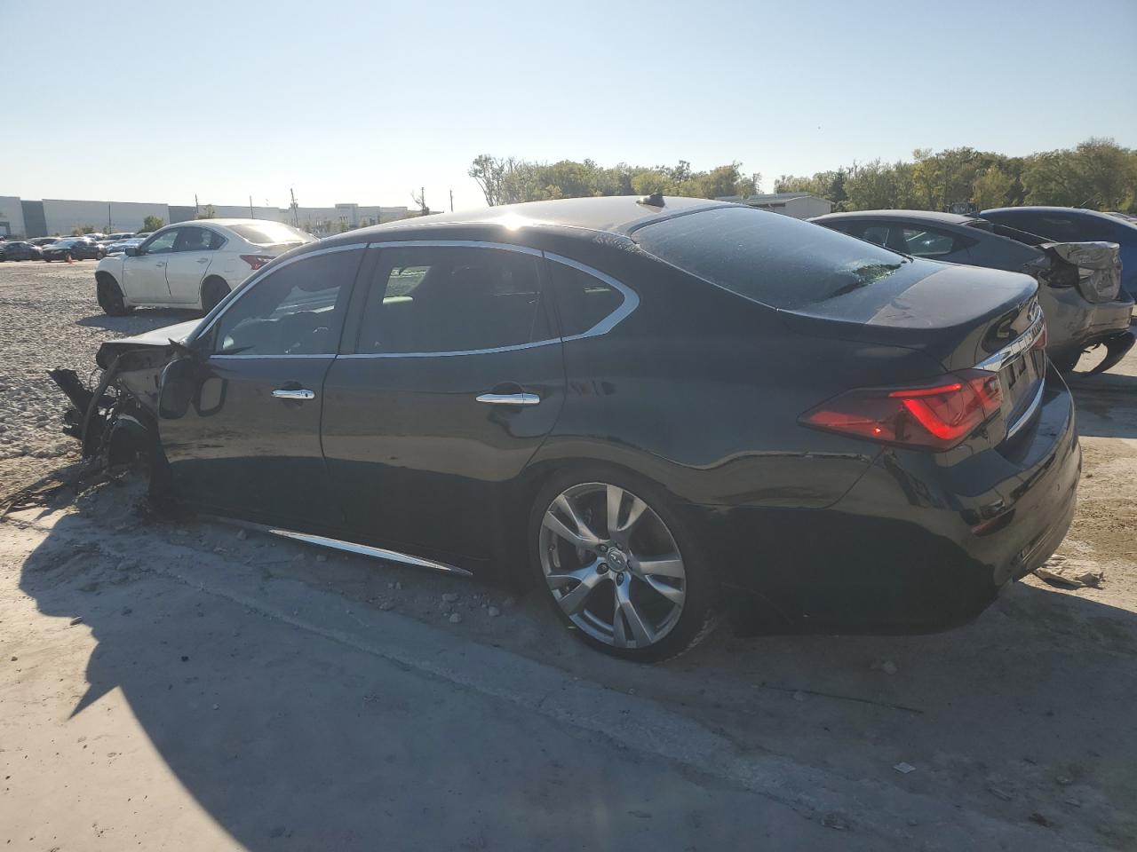 2018 Infiniti Q70 - Image 2