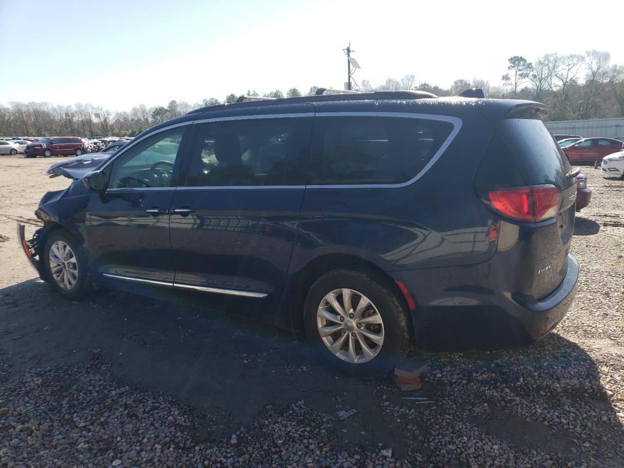 2017 Chrysler Pacifica - Image 2