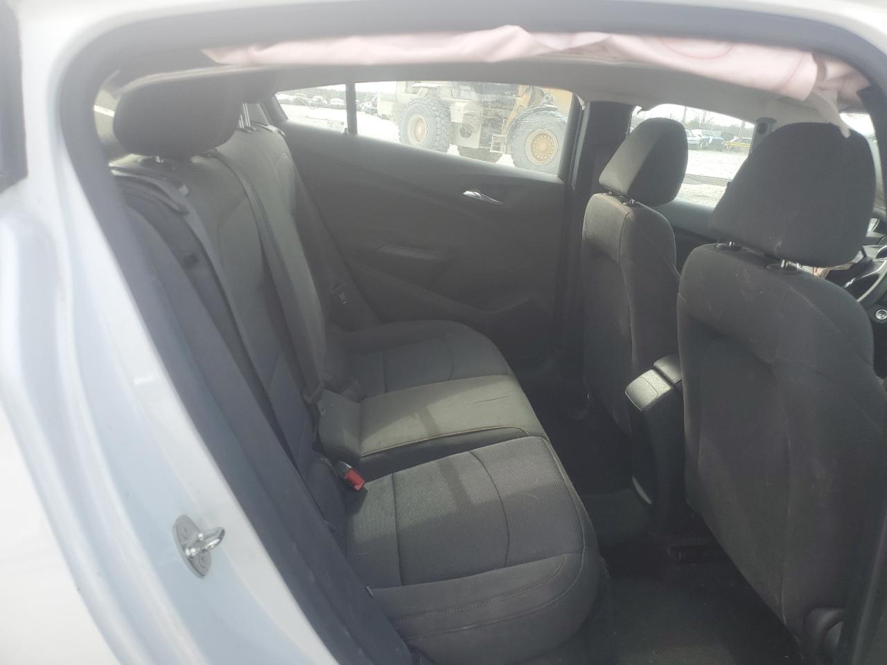 2018 Chevrolet Cruze - Image 10