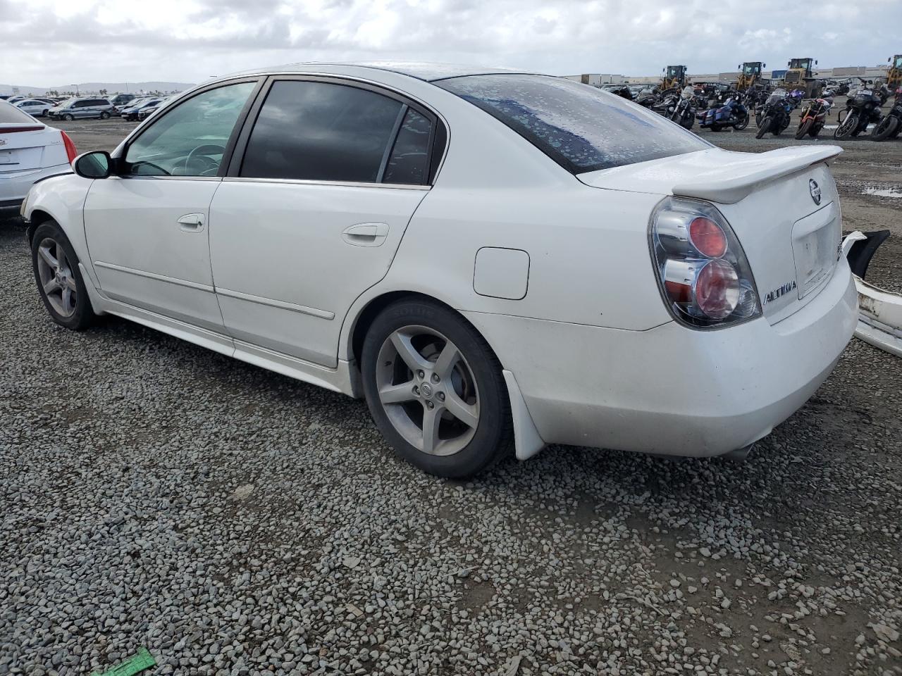 2005 Nissan Altima - Image 2