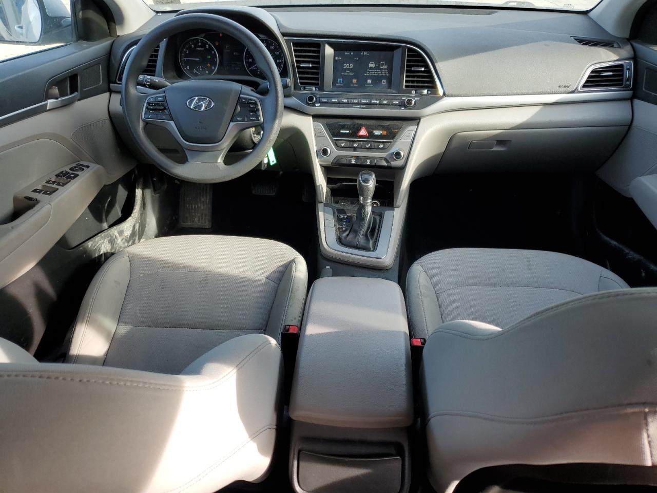 2017 Hyundai Elantra - Image 8