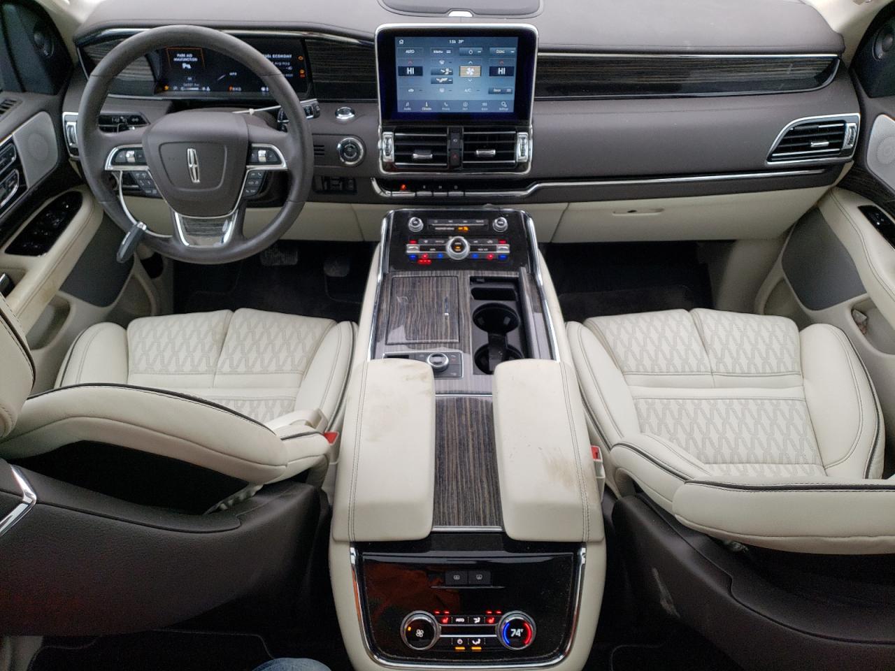 2020 Lincoln Navigator - Image 8