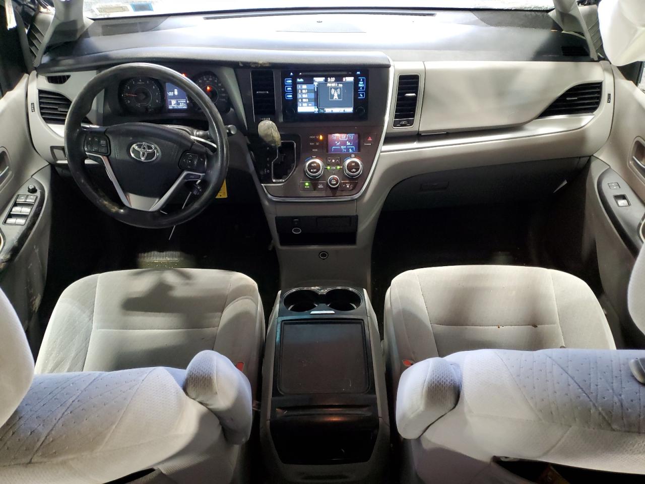 2015 Toyota Sienna - Image 8