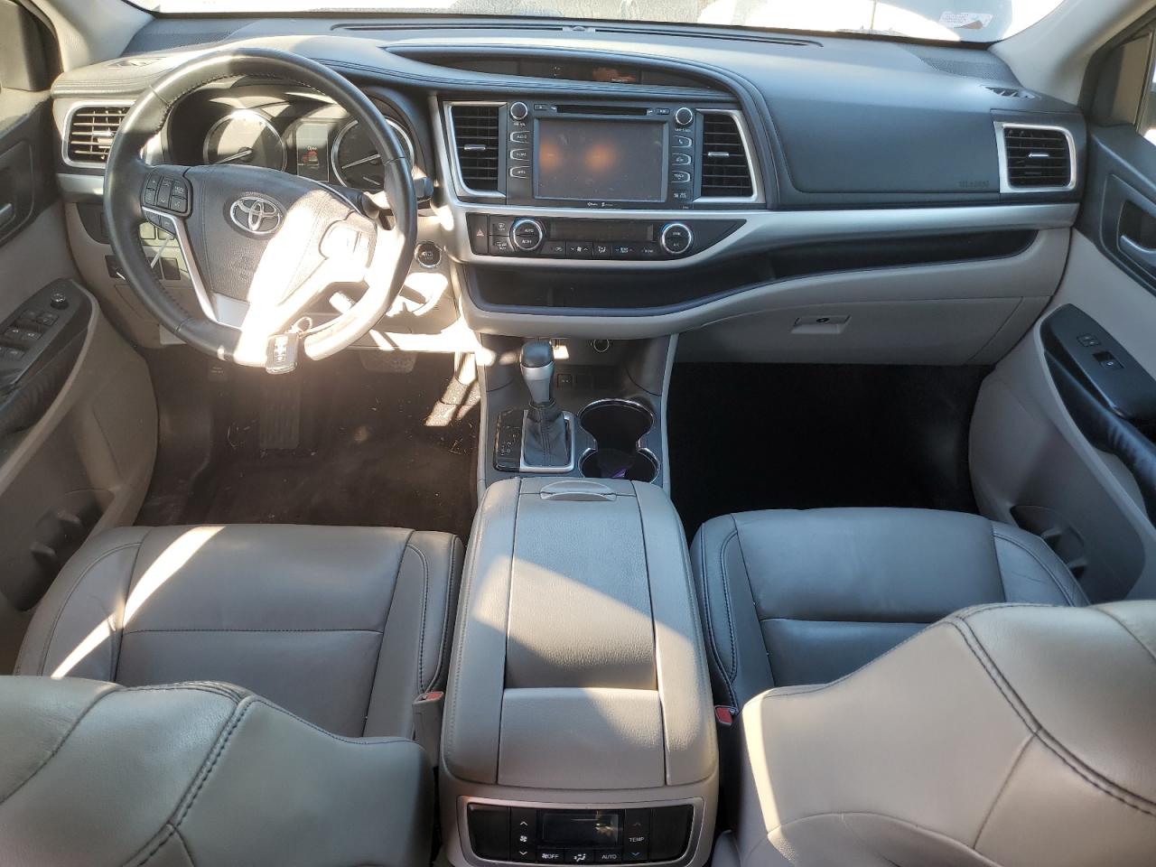 2015 Toyota Highlander - Image 8