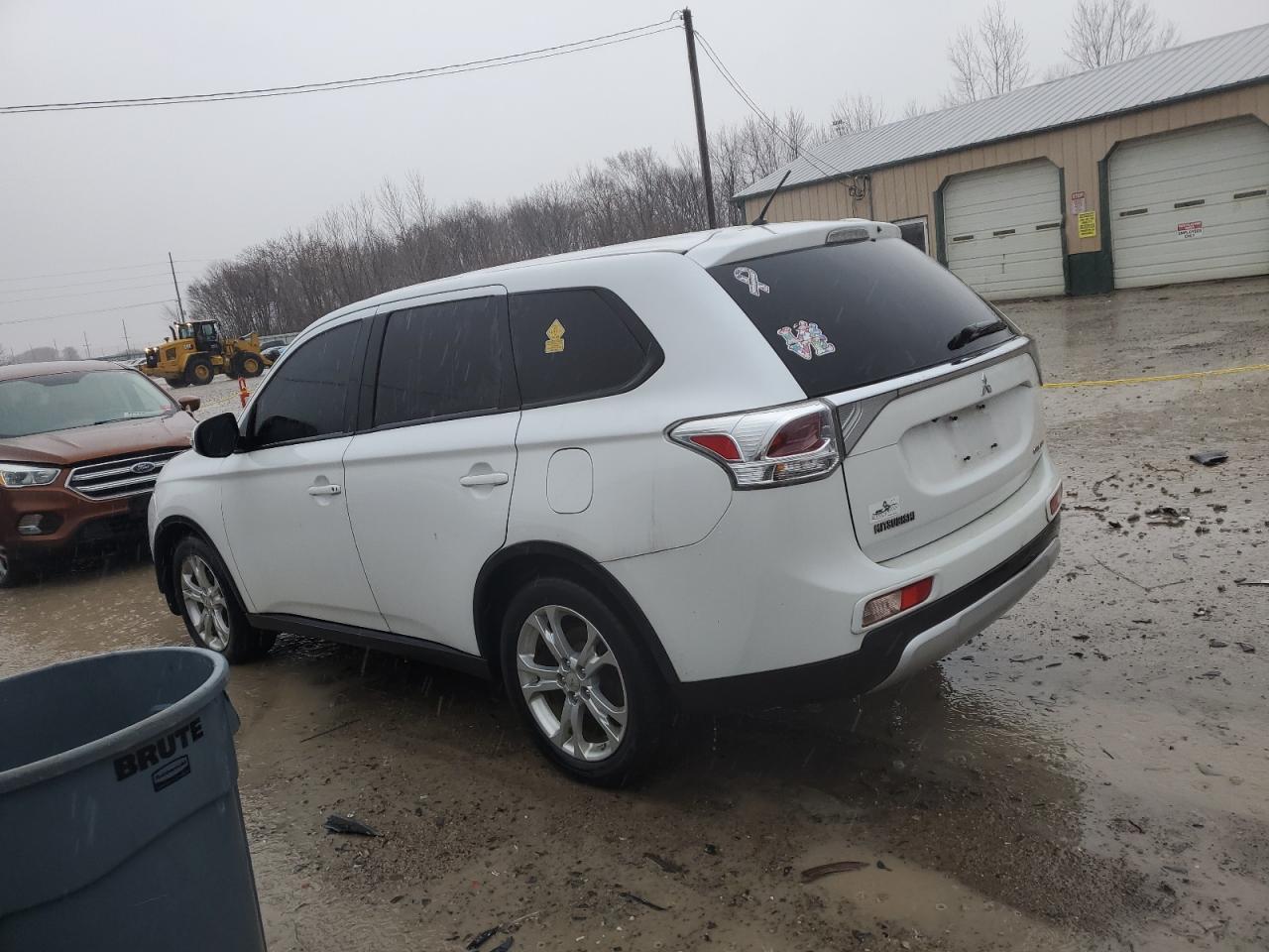 2015 Mitsubishi Outlander - Image 2