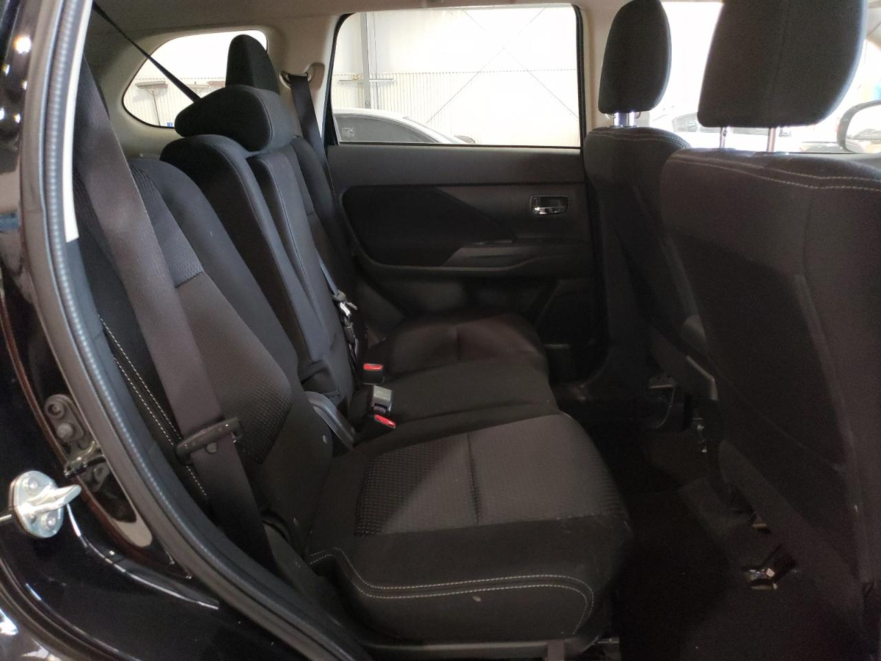 2016 Mitsubishi Outlander - Image 11