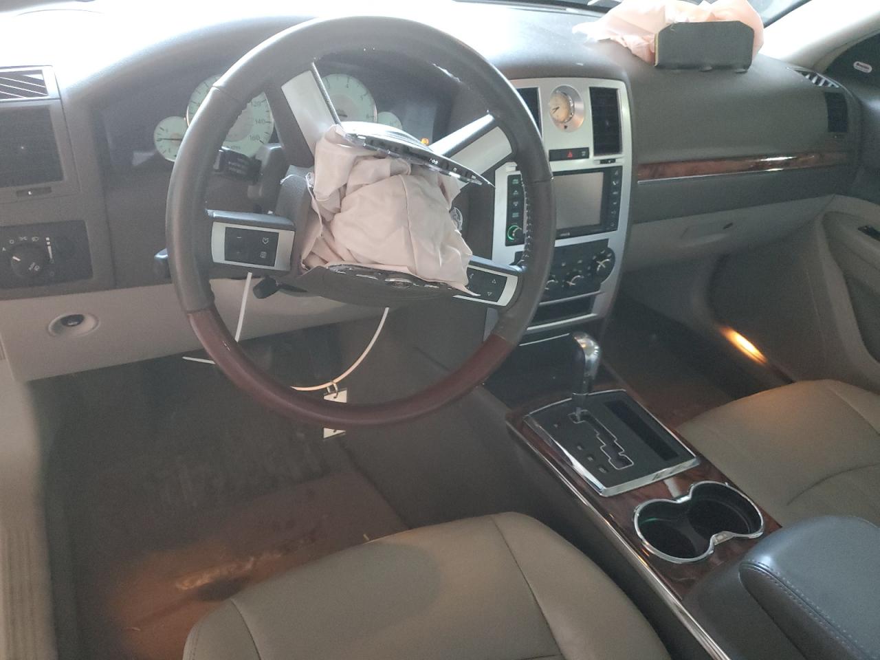 2010 Chrysler 300 - Image 8