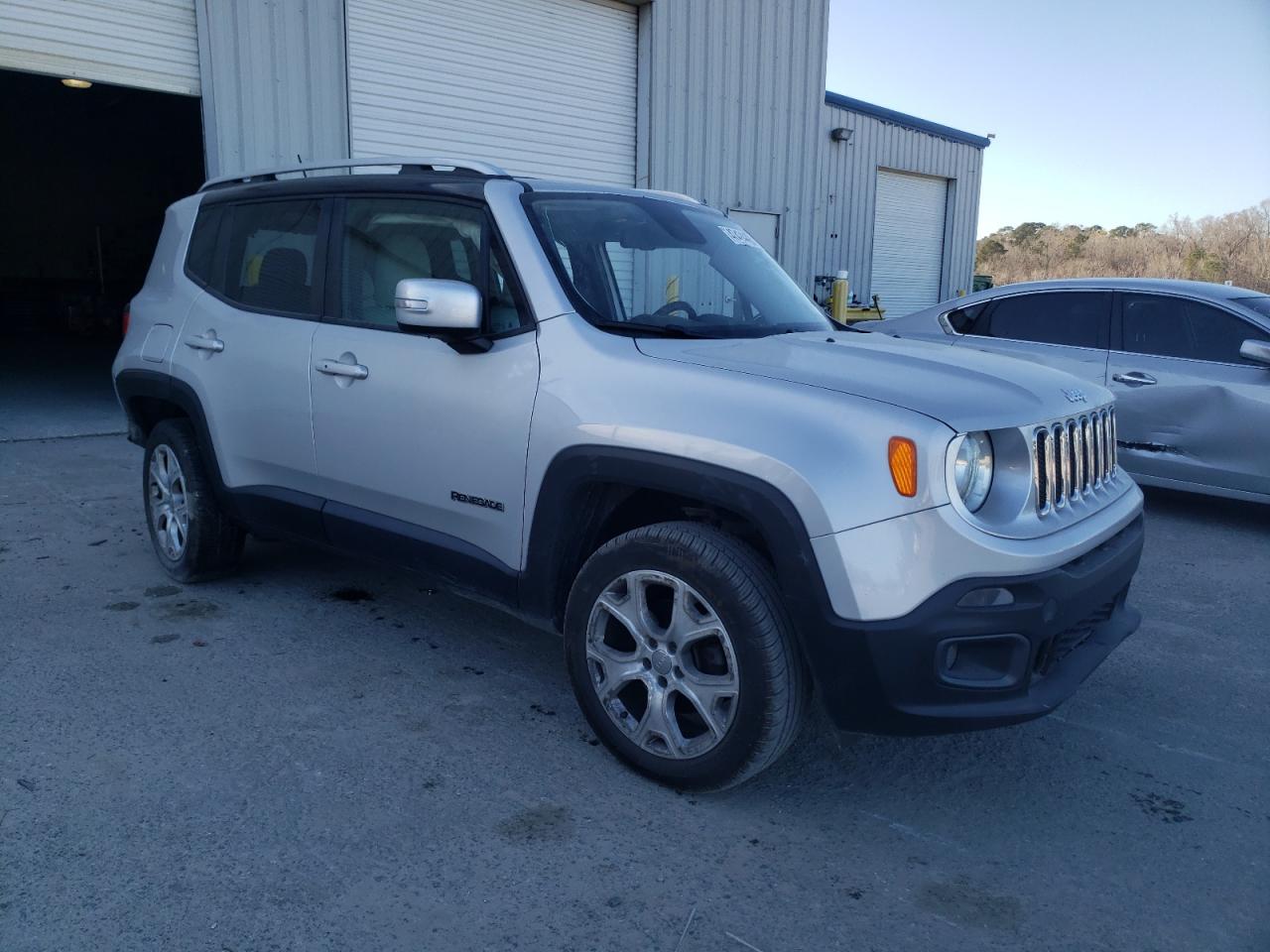 2015 Jeep Renegade - Image 4