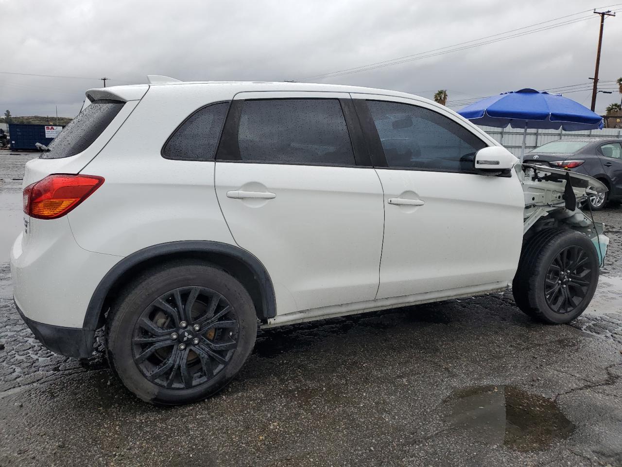 2017 Mitsubishi Outlander - Image 3