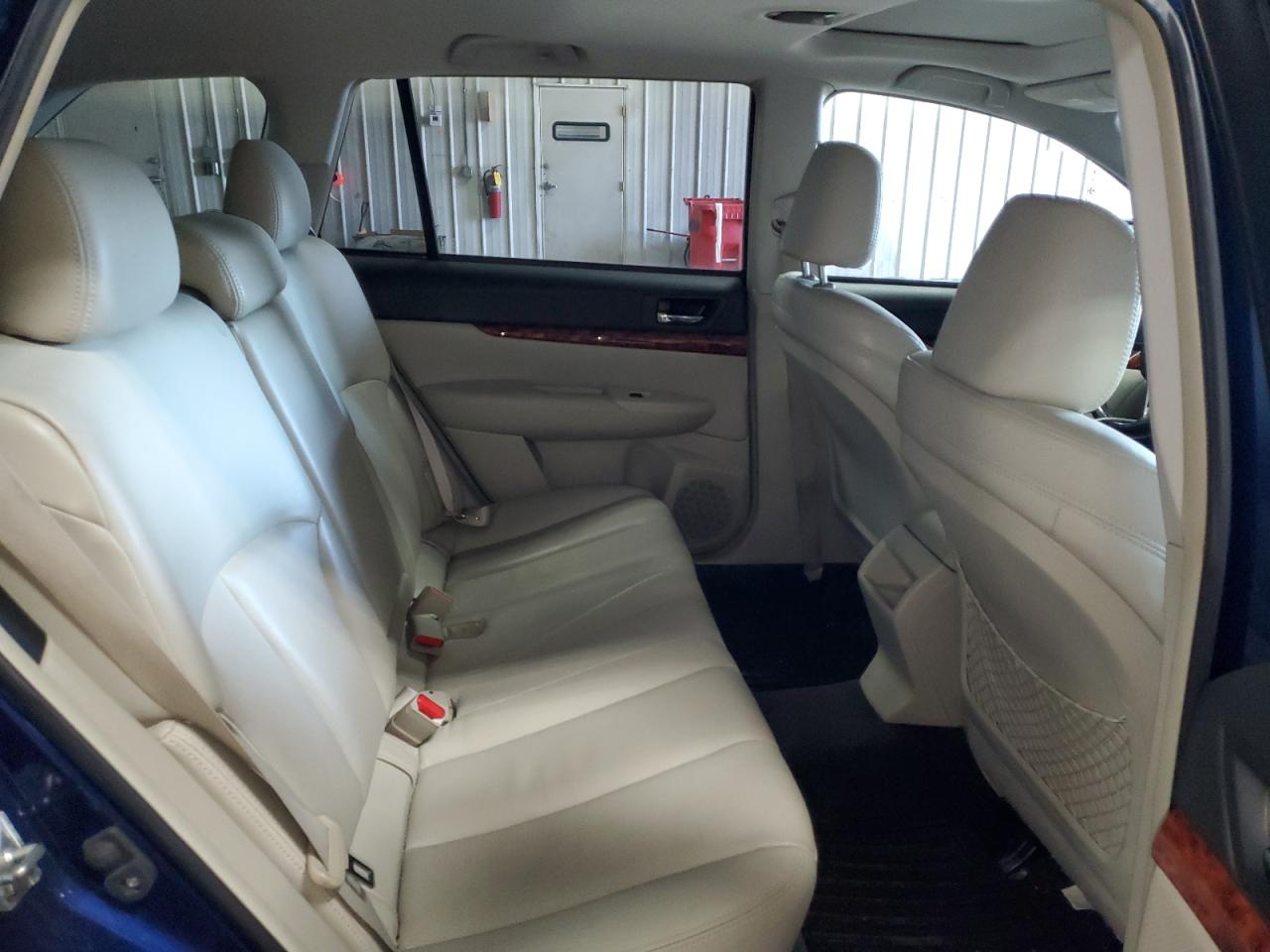 2010 Subaru Outback - Image 11