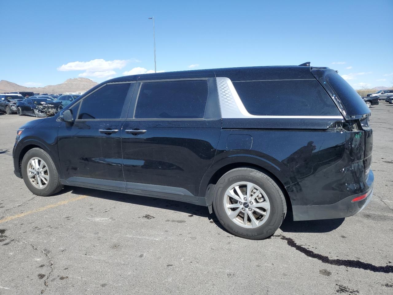 2022 Kia Carnival - Image 2