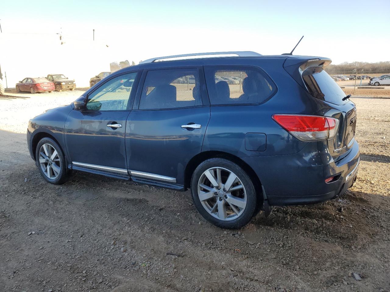 2013 Nissan Pathfinder - Image 2