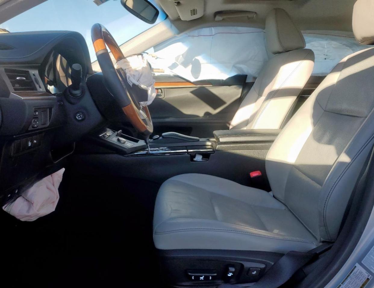 2013 Lexus ES - Image 7