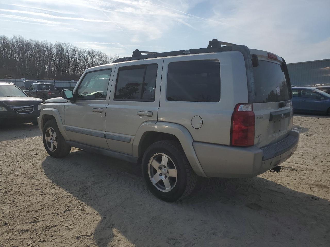 2009 Jeep Commander - Image 2