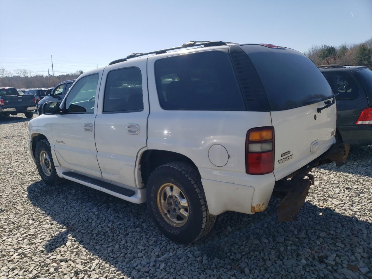 2003 GMC Yukon - Image 2