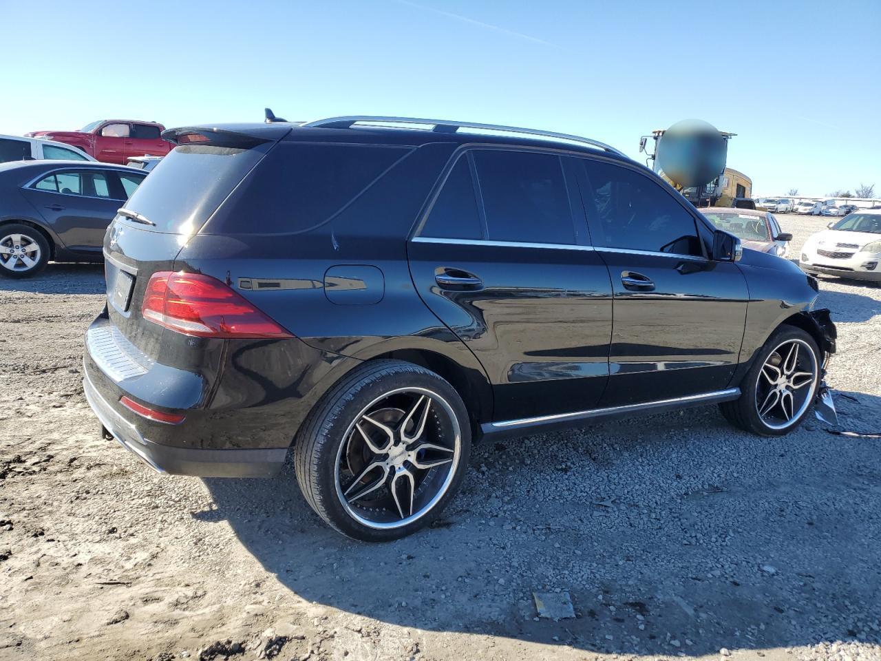 2017 Mercedes-Benz GLE - Image 3