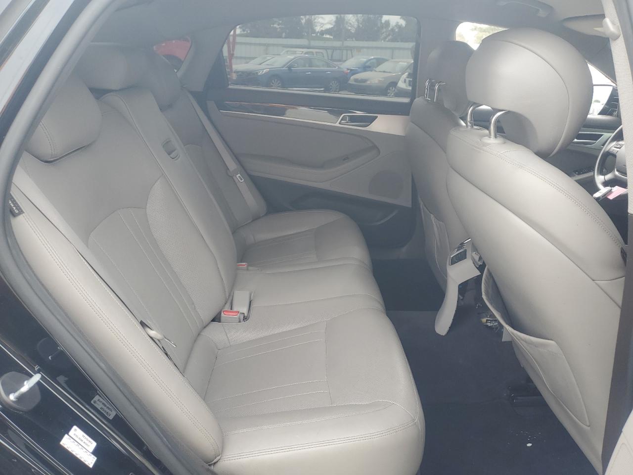 2016 Hyundai Genesis - Image 10