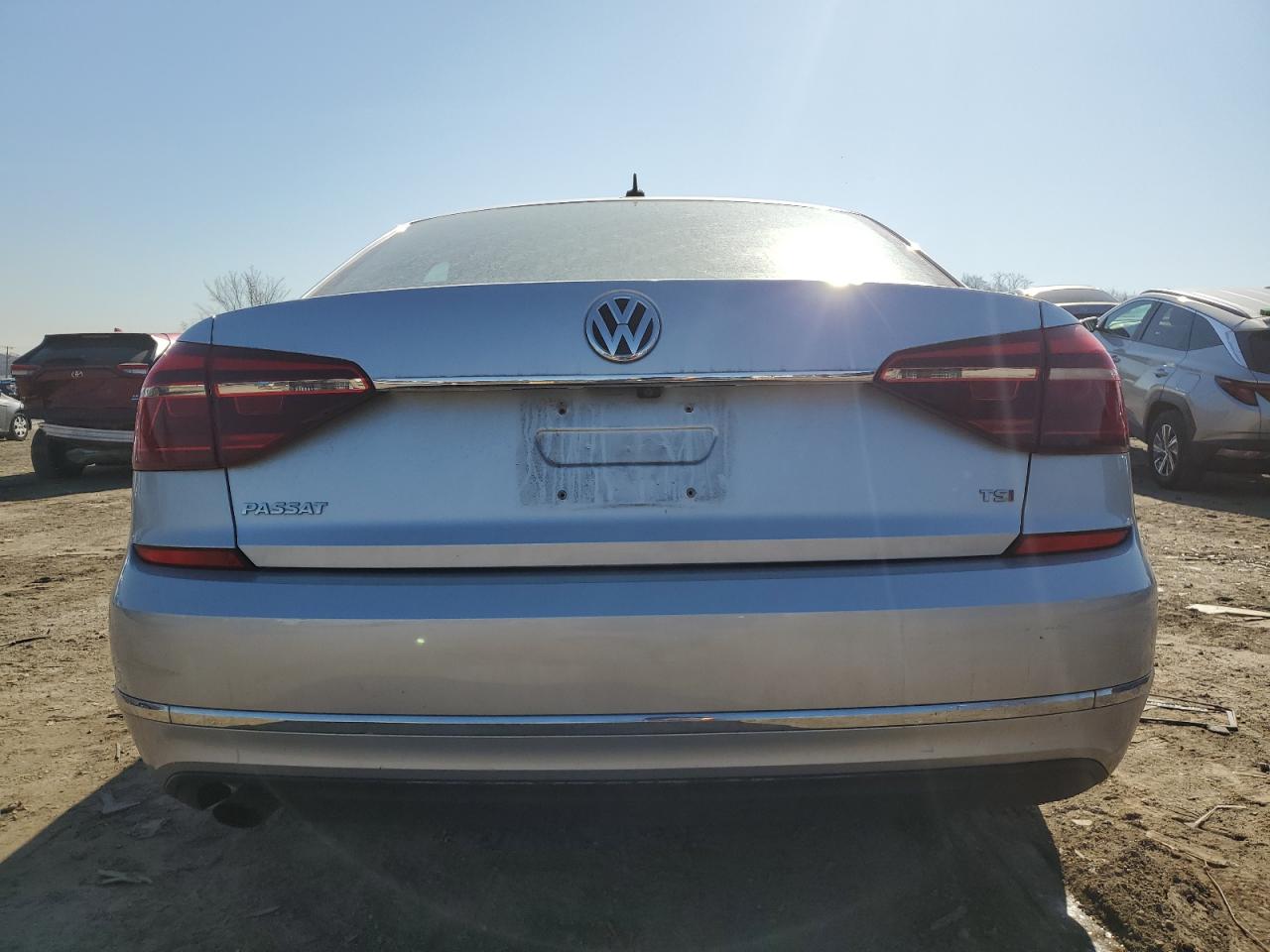 2017 Volkswagen Passat - Image 6