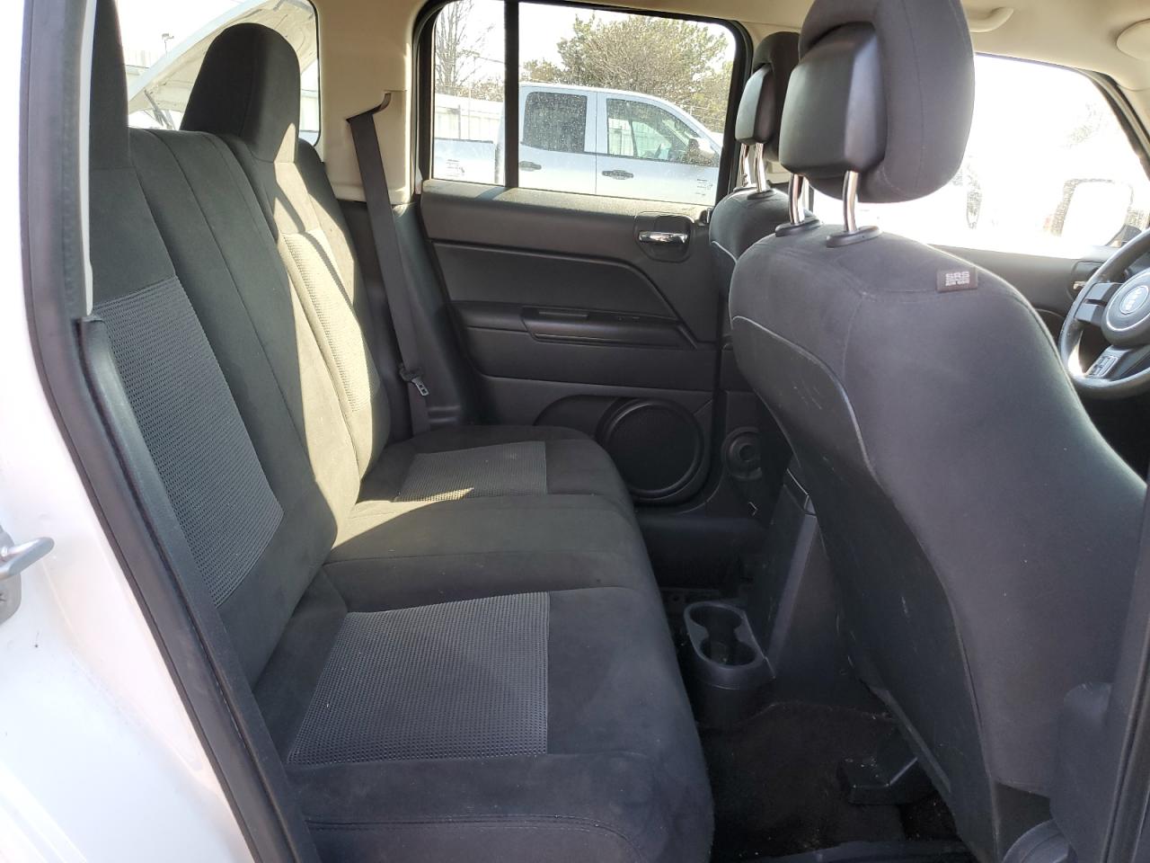 2015 Jeep Liberty (Patriot) - Image 11