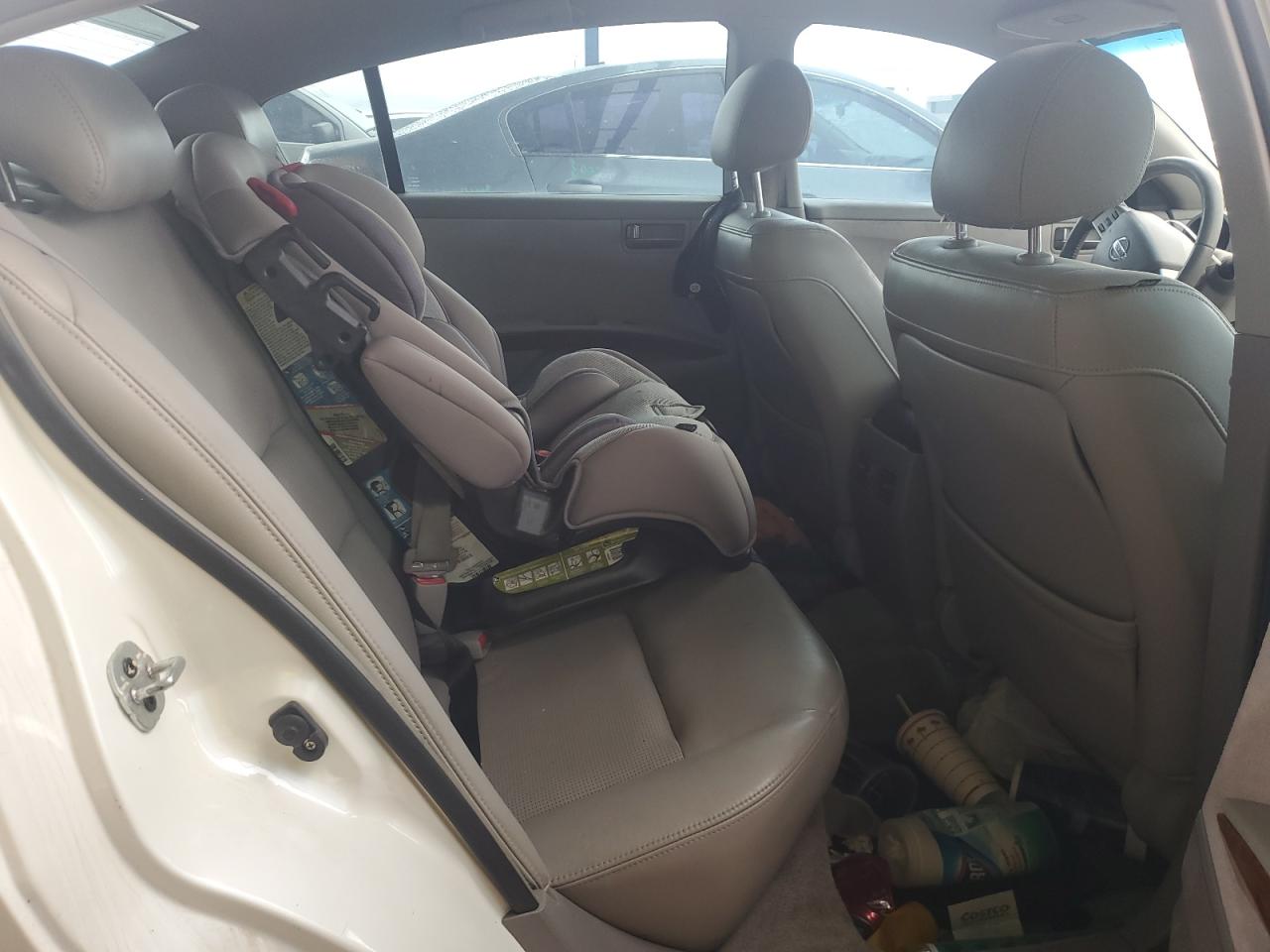 2004 Nissan Maxima - Image 10