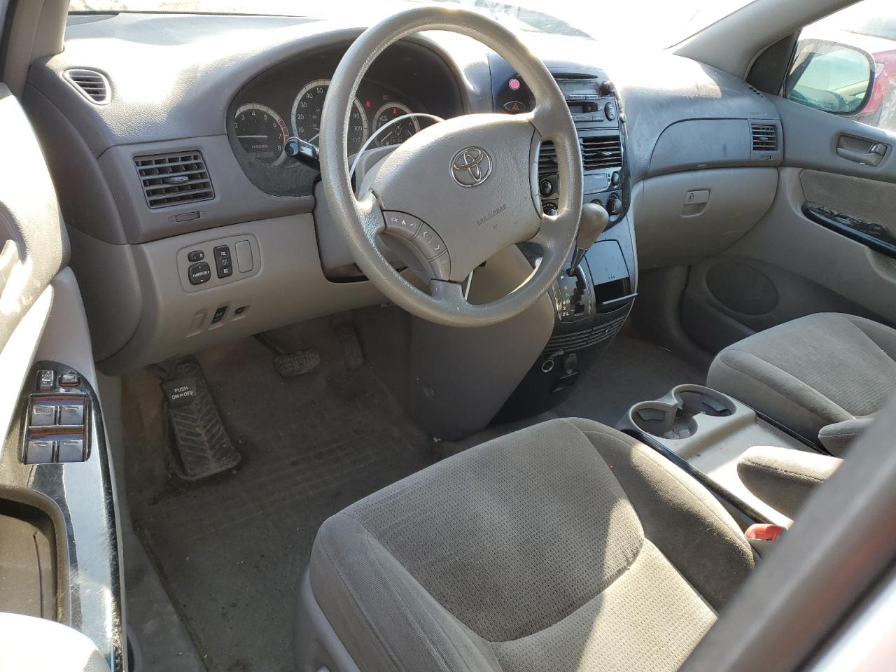 2005 Toyota Sienna - Image 8