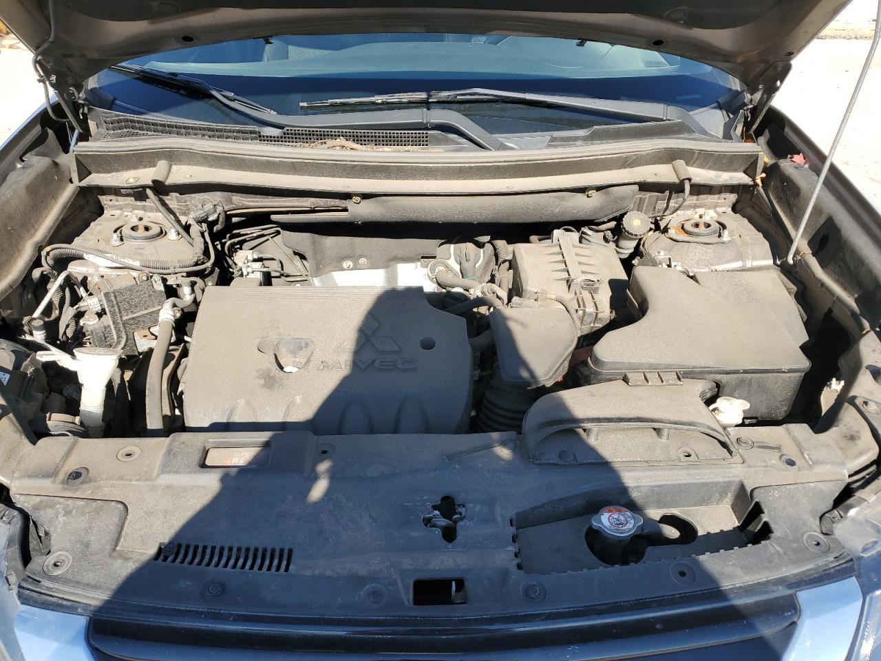 2018 Mitsubishi Outlander - Image 12