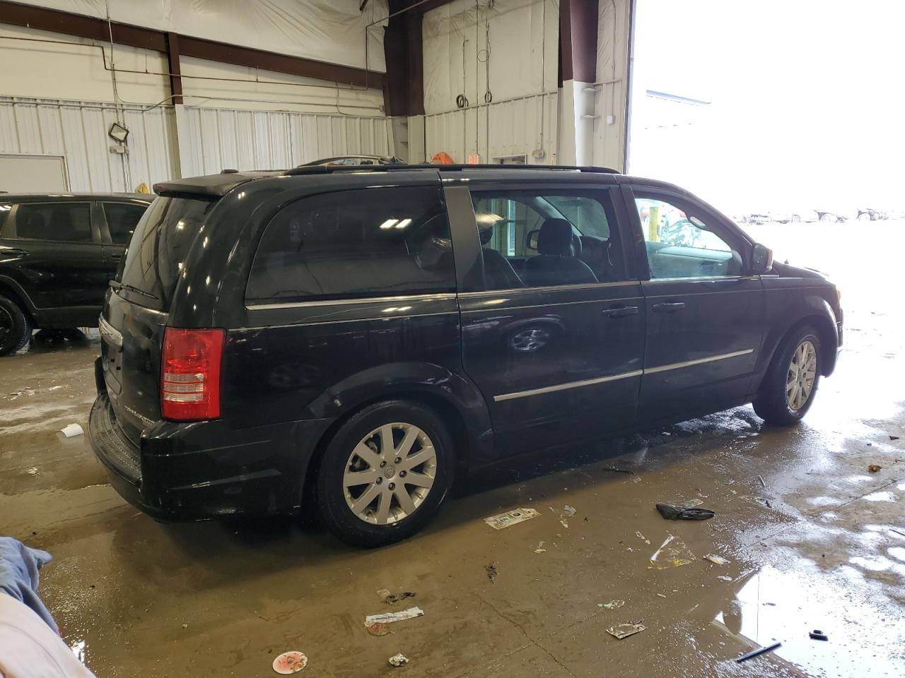2010 Chrysler Town & Country - Image 3