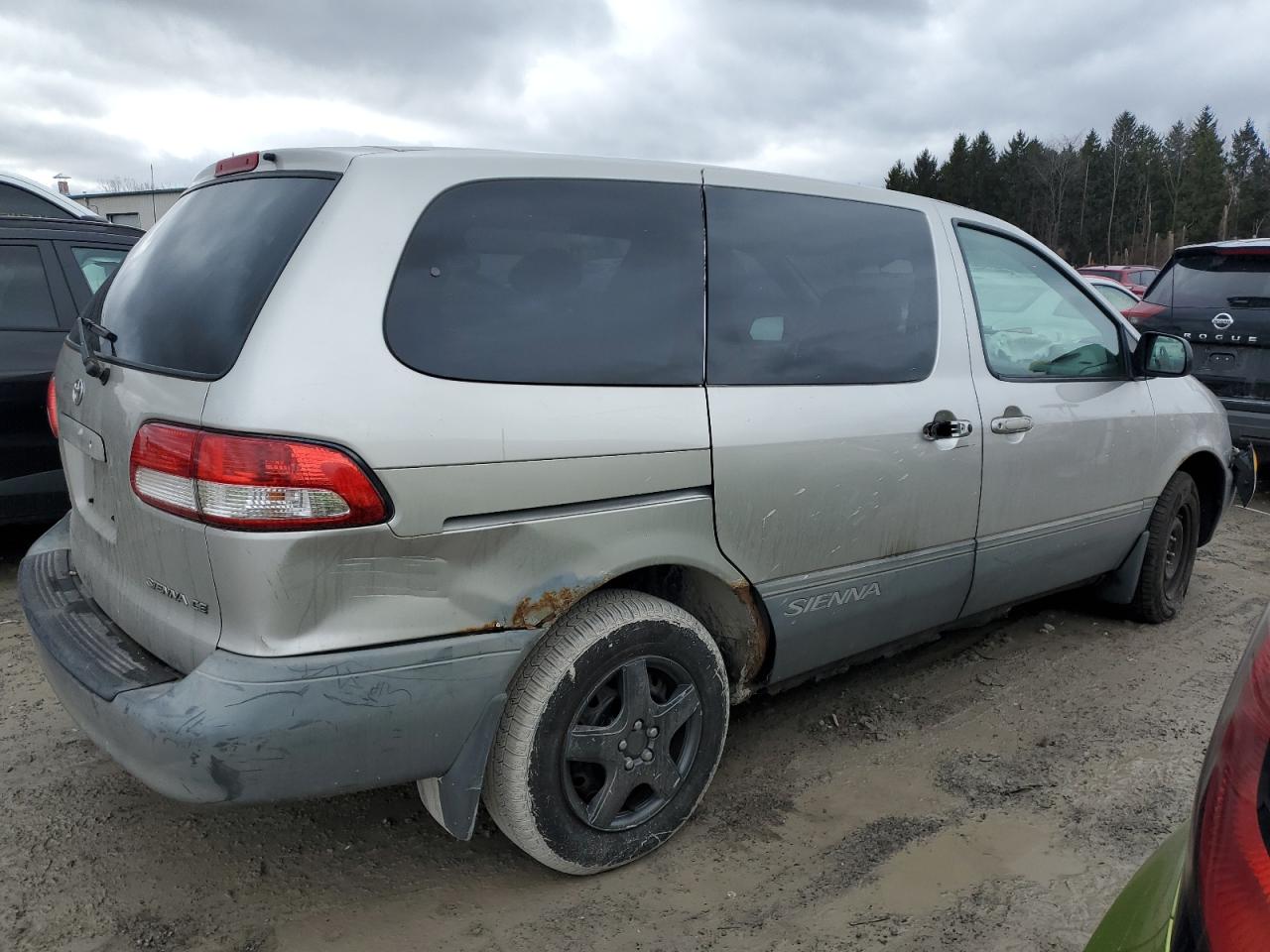 2002 Toyota Sienna - Image 3