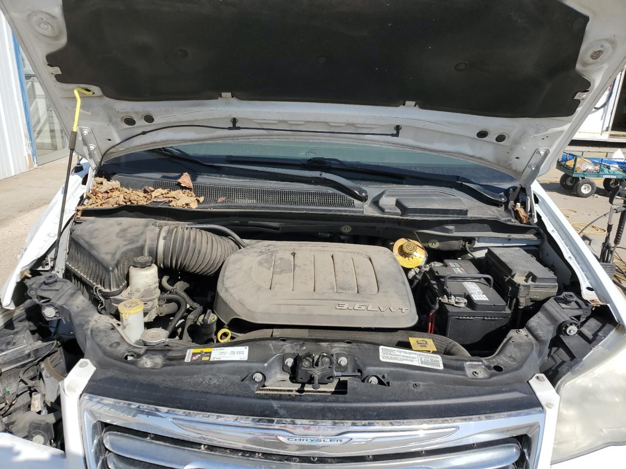 2014 Chrysler Town & Country - Image 12
