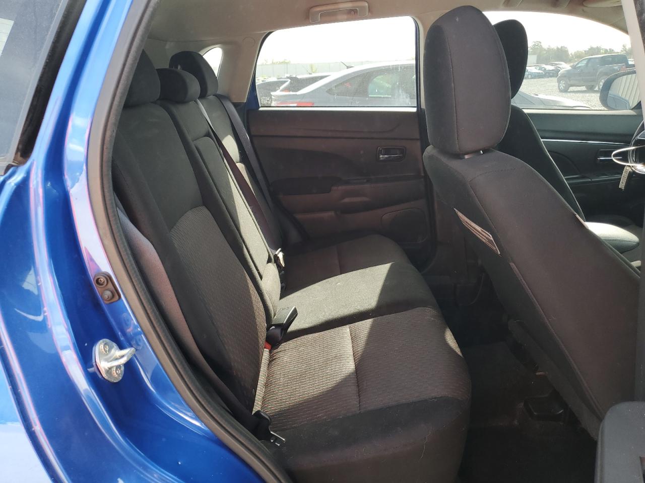 2018 Mitsubishi Outlander - Image 11