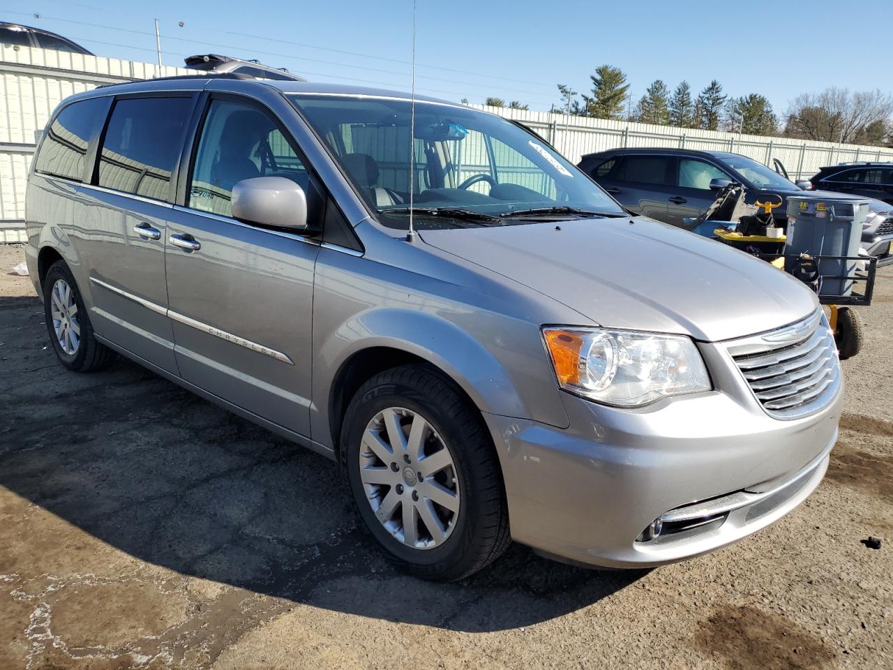 2015 Chrysler Town & Country - Image 4