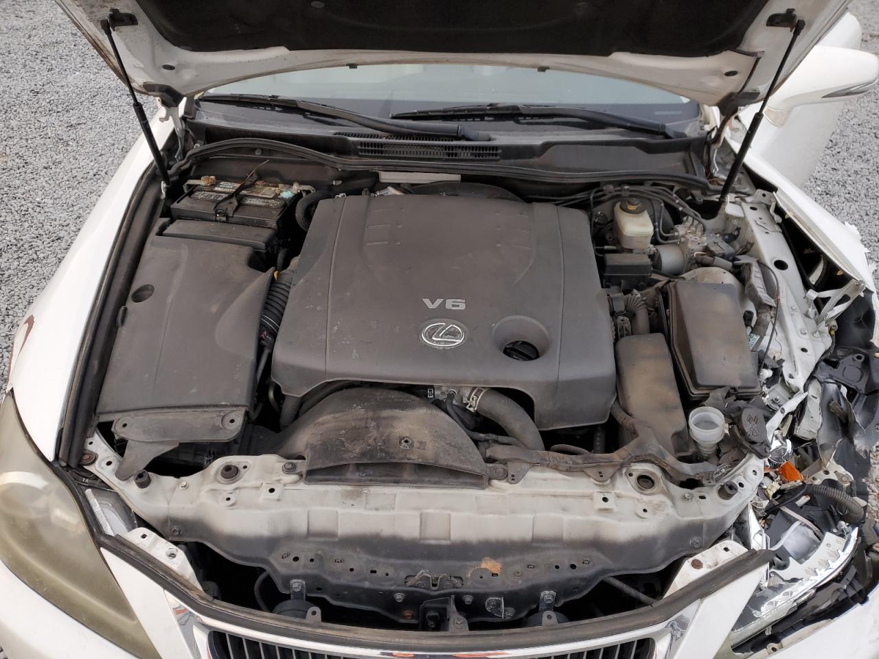 2011 Lexus IS - Image 13