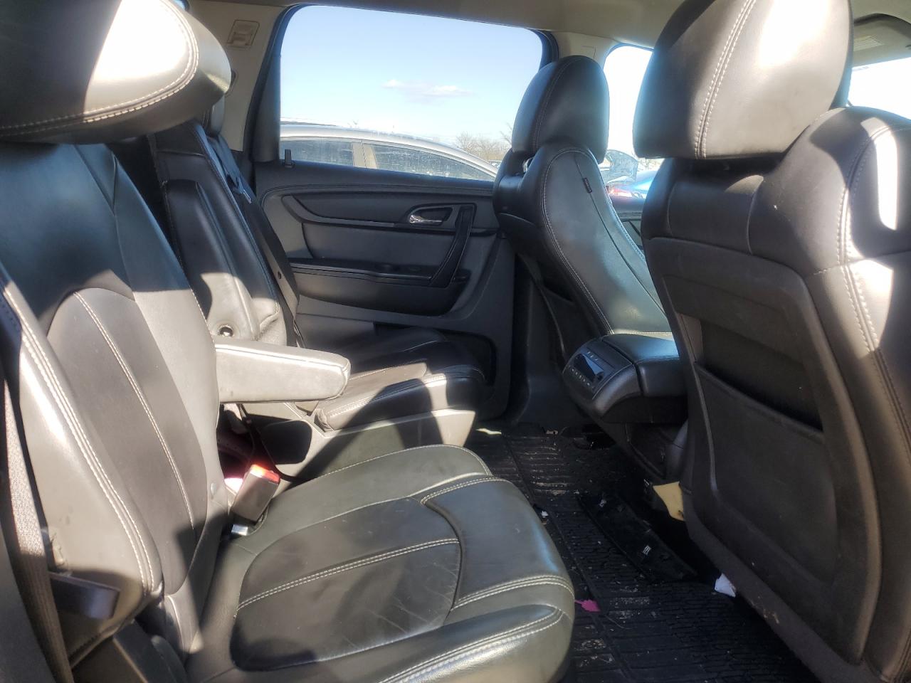 2014 Chevrolet Traverse - Image 11