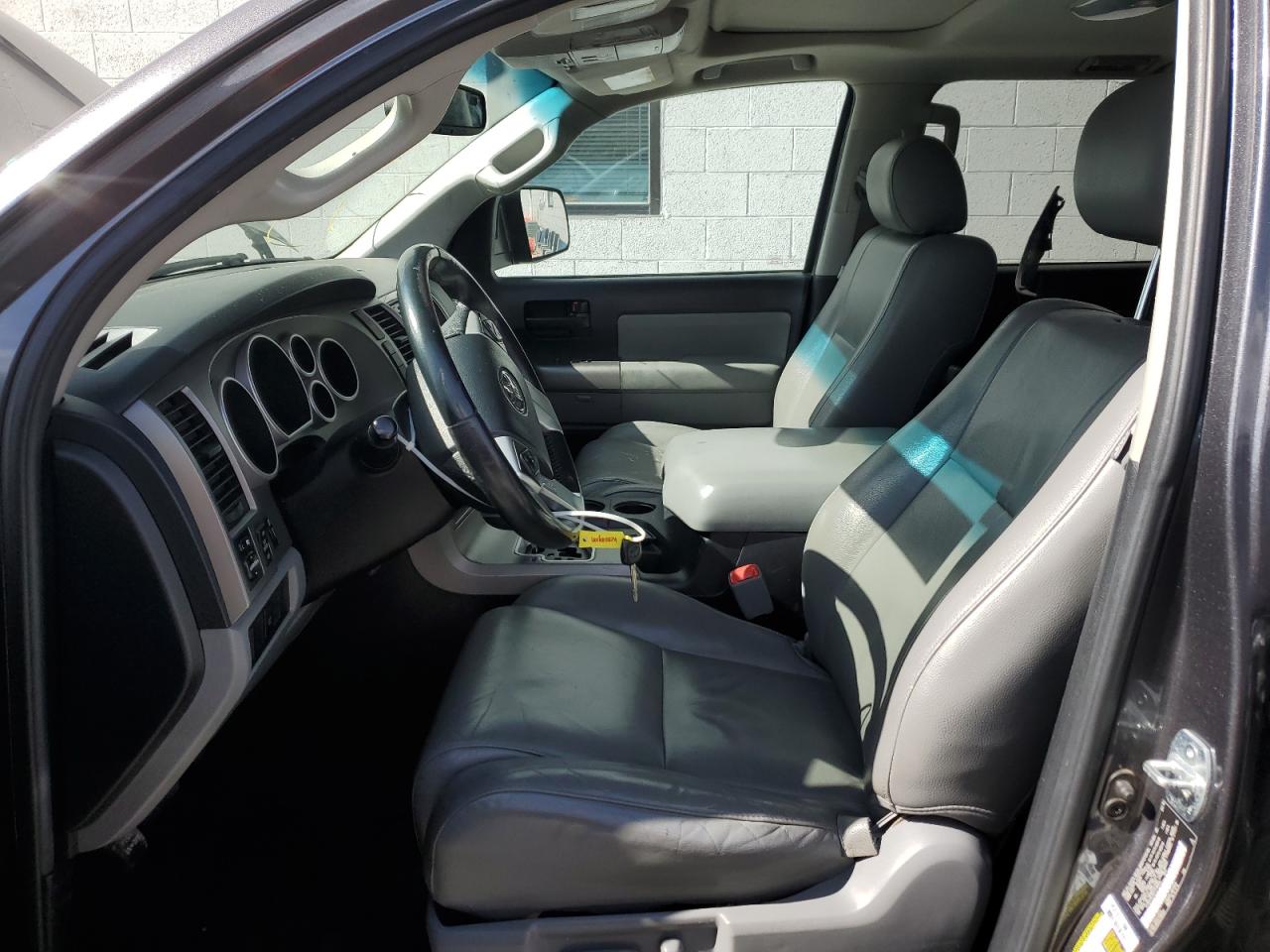 2015 Toyota Sequoia - Image 7