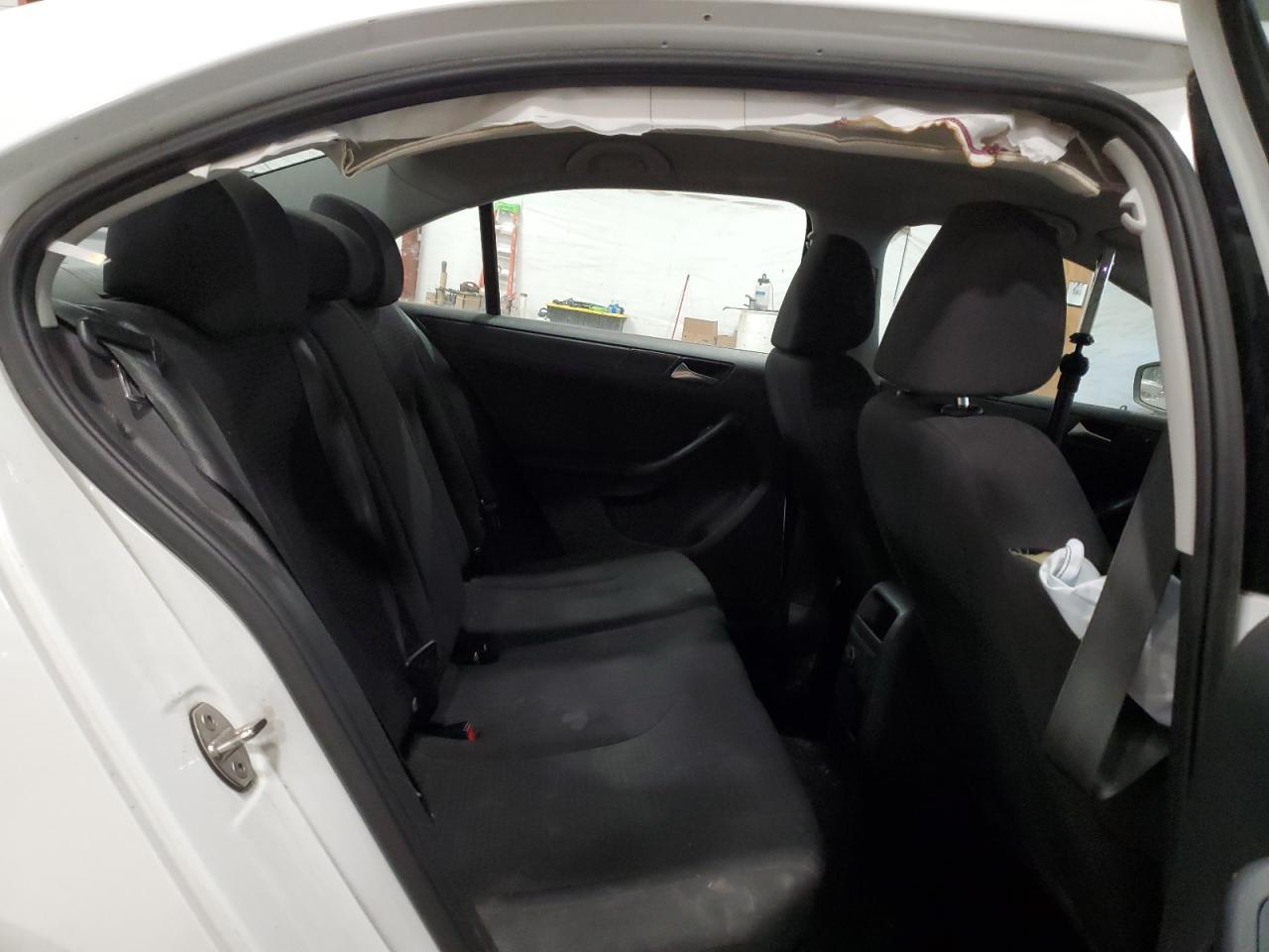 2016 Volkswagen Jetta - Image 11