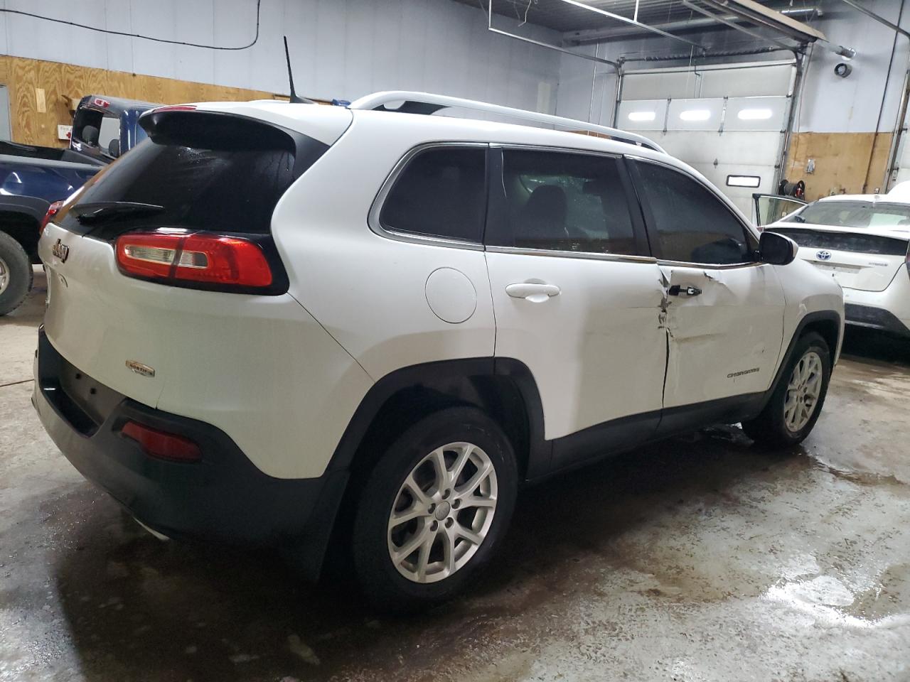 2016 Jeep Grand Cherokee - Image 3