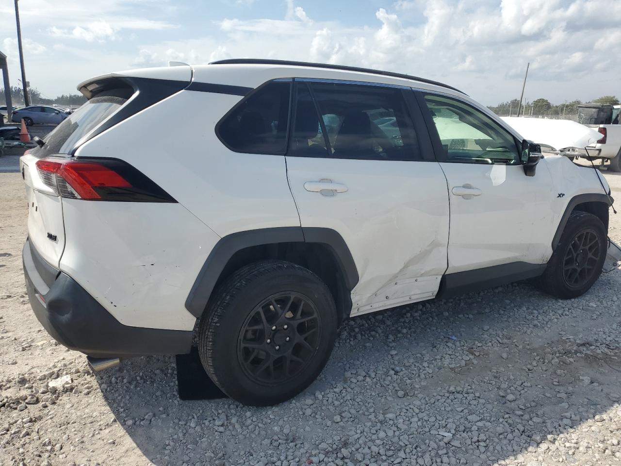 2019 Toyota RAV 4 - Image 3