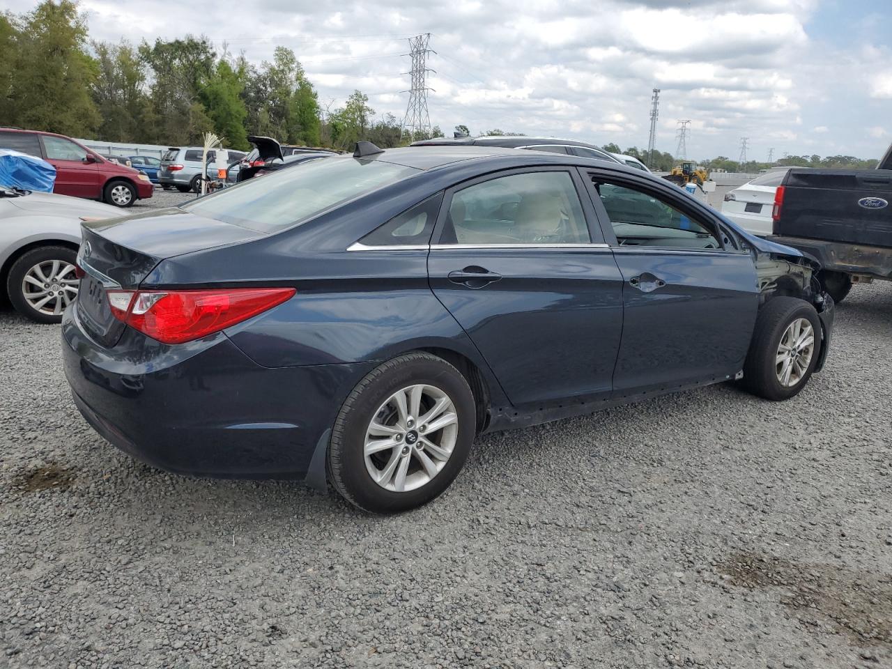 2012 Hyundai Sonata - Image 3