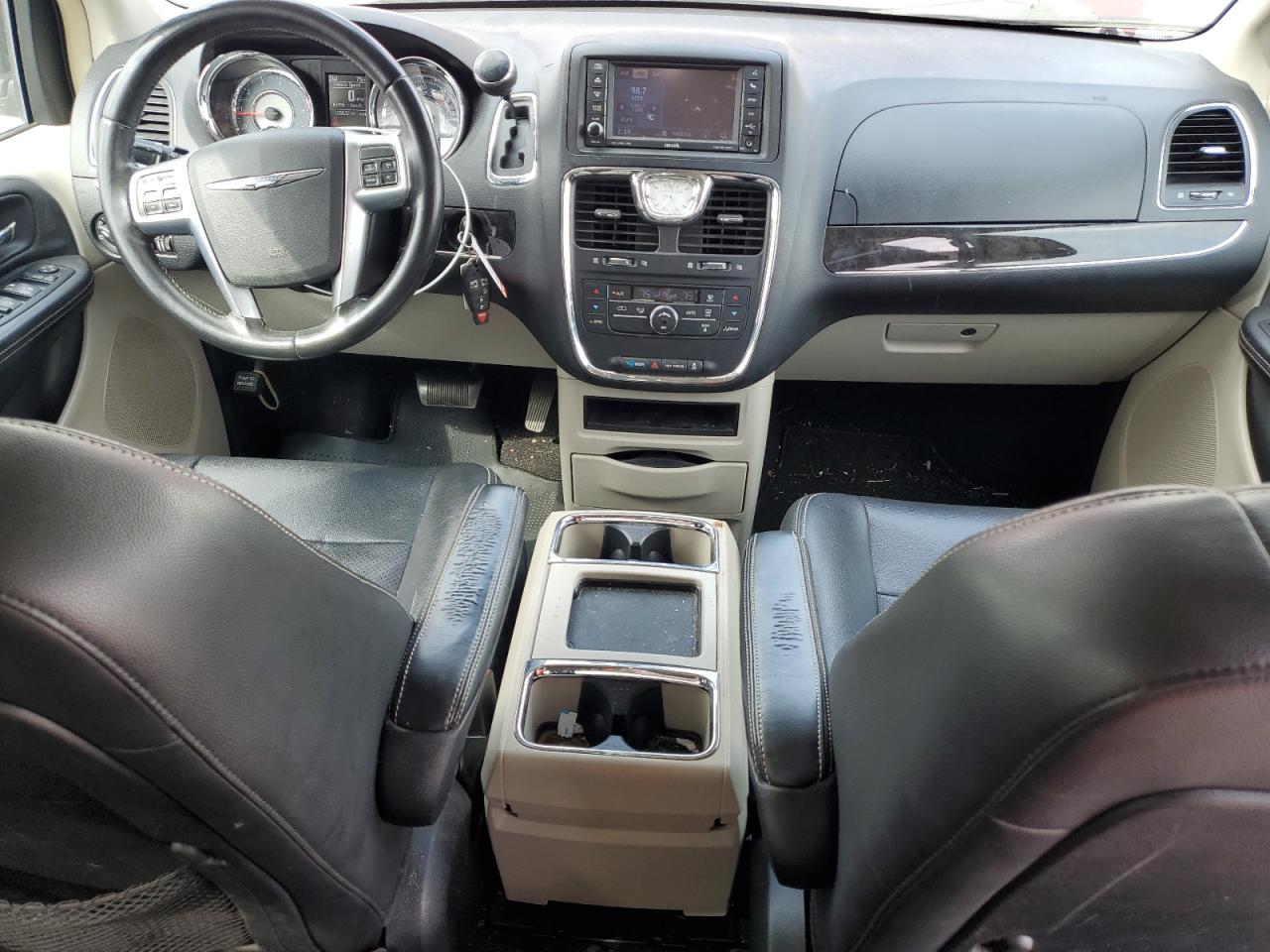 2012 Chrysler Town & Country - Image 8