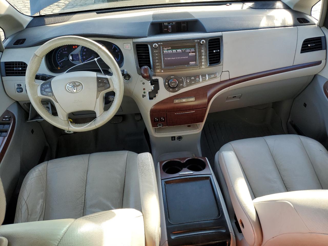 2011 Toyota Sienna - Image 8