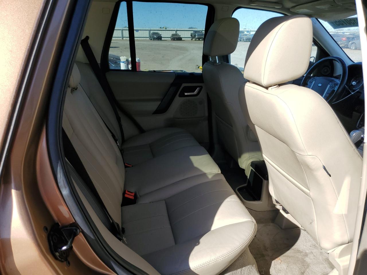 2014 Land Rover LR2 - Image 11