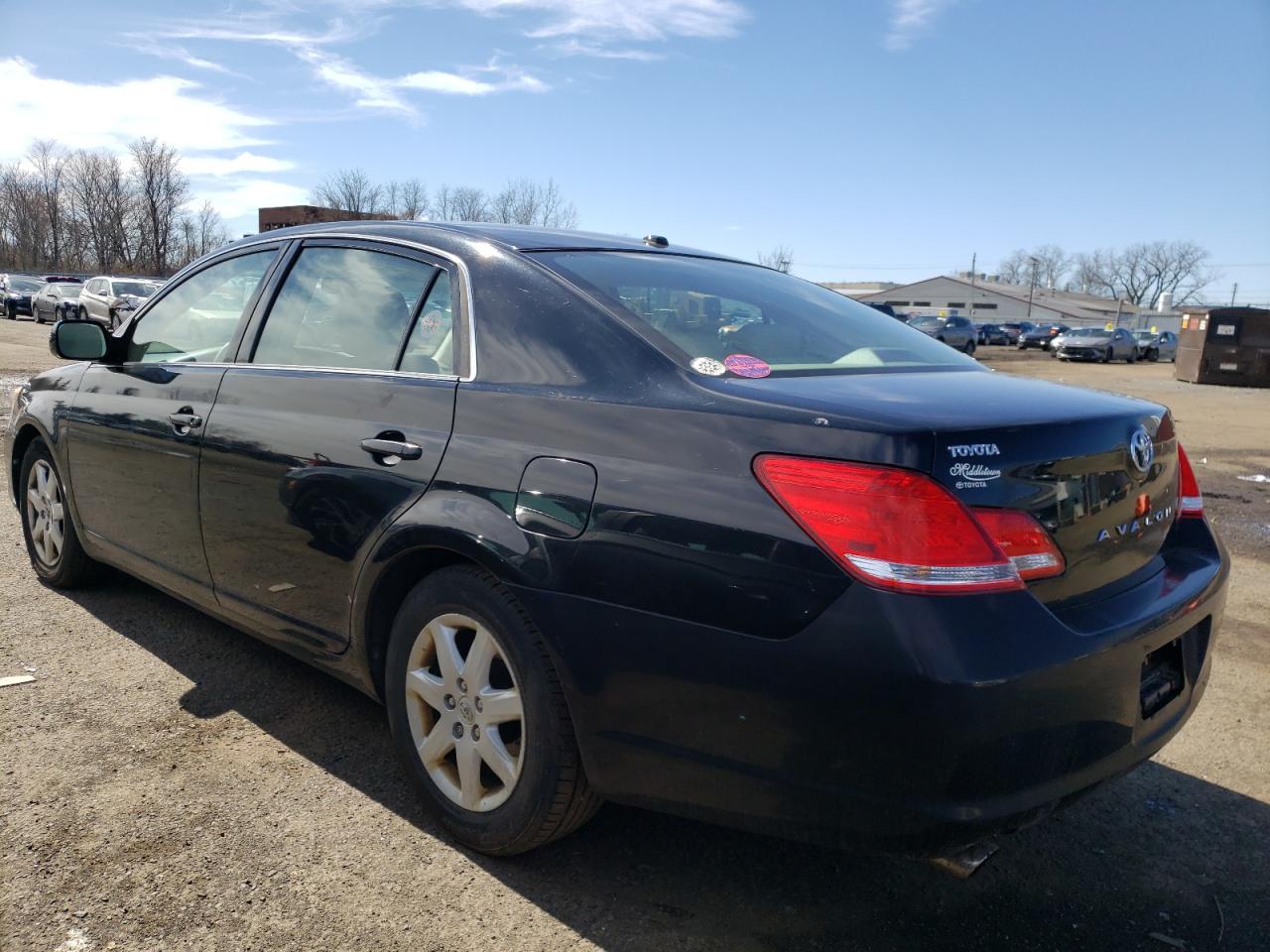 2010 Toyota Avalon - Image 2